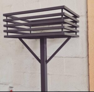 lixeira, lixeira de metal. lixeira de aço. Lixeira grande. Lixeira pequena. Lixeira alta